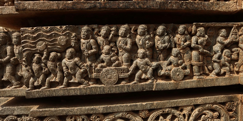 An image of carvings done in one of the biggest temples in Coimbatore highlighting craftsmanship