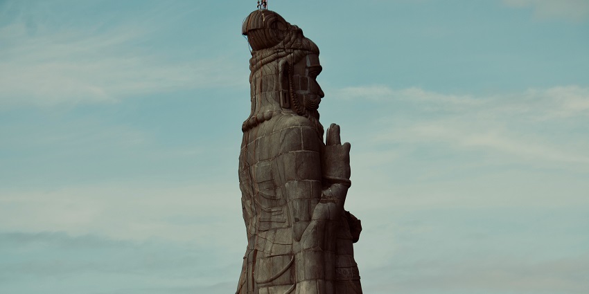 The towering Thiruvalluvar Statue near Suchindram temple, a symbol of Tamil pride.