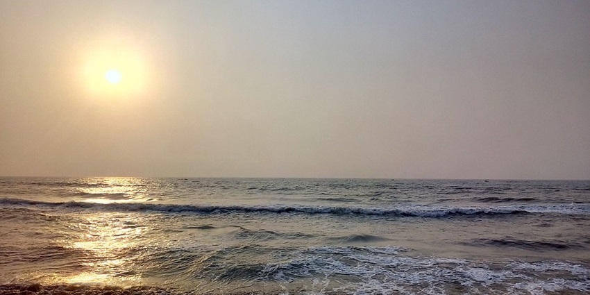 The scenic Thiruvanmiyur Beach is ideal for snorkelling in Chennai and sunset views.