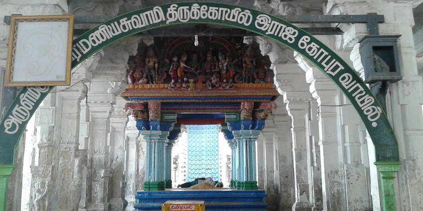 The image shows the gopuram, or gateway tower, of the Tiruchendur Murugan Temple in Tamil Nadu