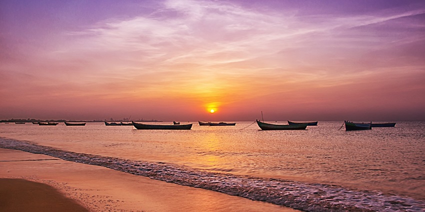 A picture of Thoothukudi Beach, a peaceful, relaxing spot popular among tourists.