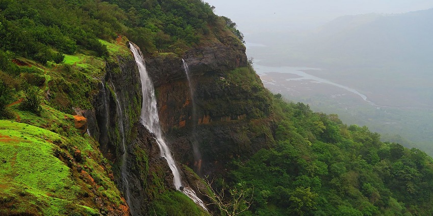 An image showing Thoseghar Waterfall's breathtaking beauty