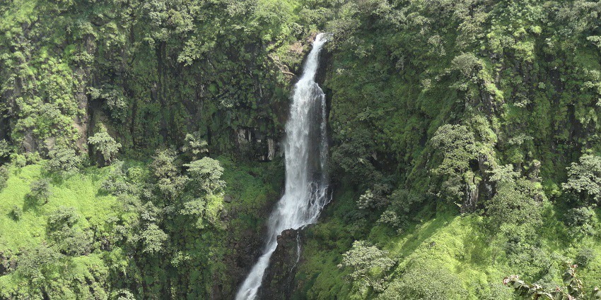The Thoseghar Waterfall is one of the best places to visit in Satara town of Maharashtra.