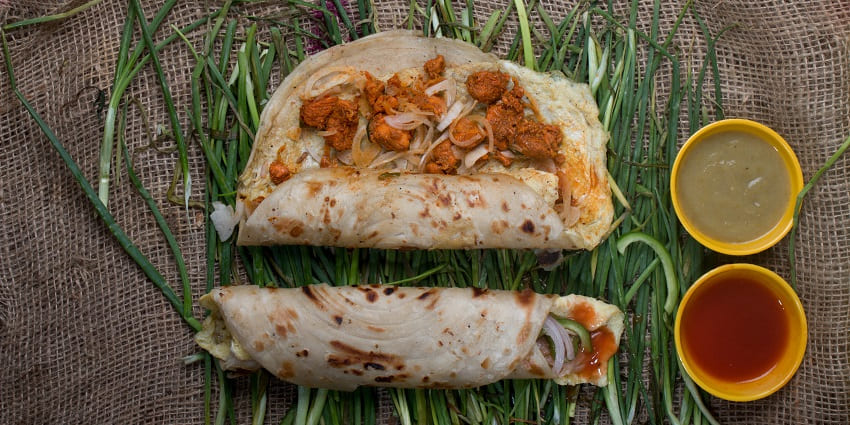 Tibb’s Frankie is one of the famous street food in Dadar for yummy and flavoursome snacks.