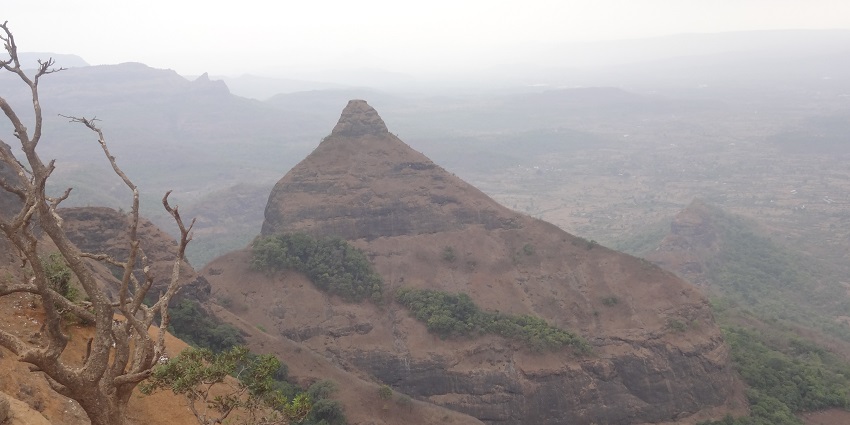 Stunning sunset view from Tiger's Point in Lonavala, ideal for nature lovers seeking peace at night.
