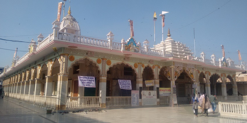 Beautiful Tijara Jain Temple - a religious structure located near Bhondsi Nature Park.