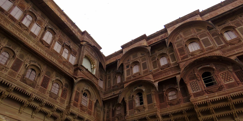 Tikli bottom offers a royal stay experience, as its one of the must places to visit near Gurgaon within