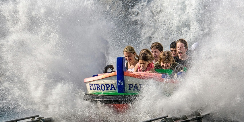 A thrilling family boat ride adventure at Maharashtra's best theme parks awaits you.