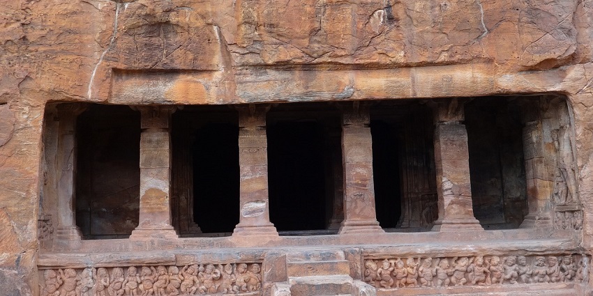 Visit the Ratnagiri Caves in Odisha which are adorned with carvings and sculptures