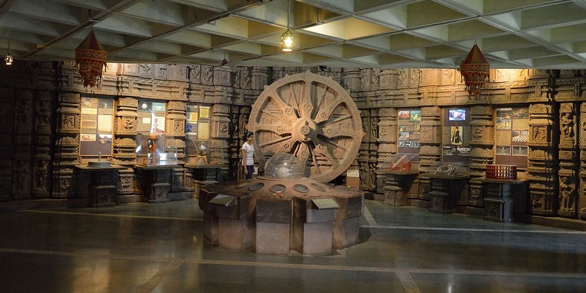Visit the Nehru Science Centre and don’t touch the shielded exhibits