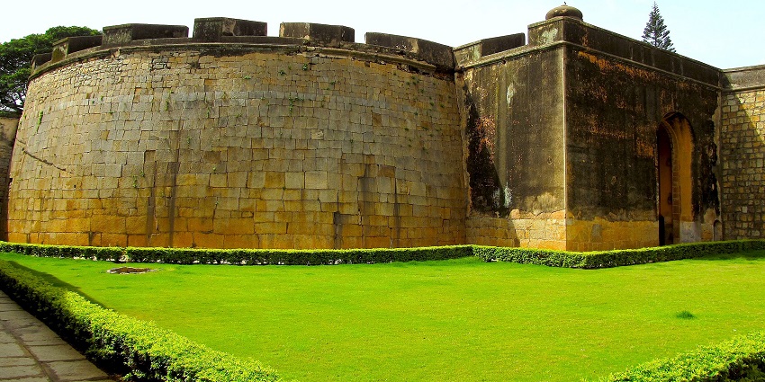The Tipu Sultan Fort is an important place to visit in Chitradurga.