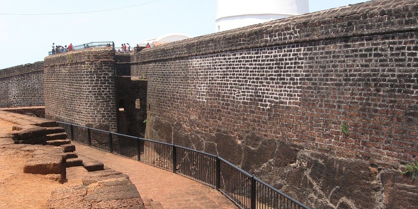The breathtaking Tiracol Fort is a pure historical fort in Goa and a symbolic spot.