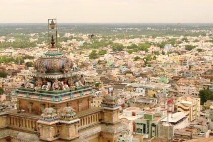 Tiruchirappalli Fort offers historical insights and stunning architectural magnificence