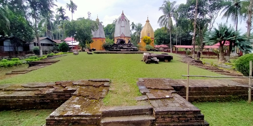 View of Ganesh Mandir in Kalyan, Maharashtra, near the Kalyan water park.