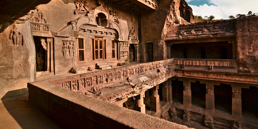 One of the places to visit near Dombivli is Titwala Ganesh Mandir, a serene spiritual site.