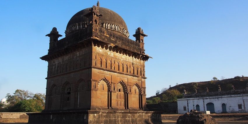 The tomb of Malik Ambar, one of the places to visit near Aurangabad, is artistically carved.