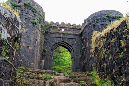 A view of a famous tourist attraction exuding historical significance in Maharashtra.