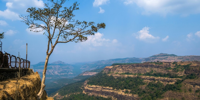 A glimpse of the breathtaking view of Toranmal Hills located in the Nandaurbar district.
