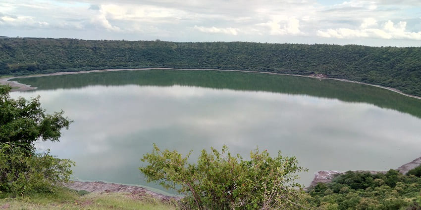 This lake is an ideal place for relaxing and hanging out with friends and family.