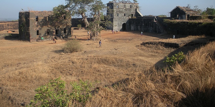 Jaigad Fort in Ratnagiri, featuring its ancient walls and scenic views.