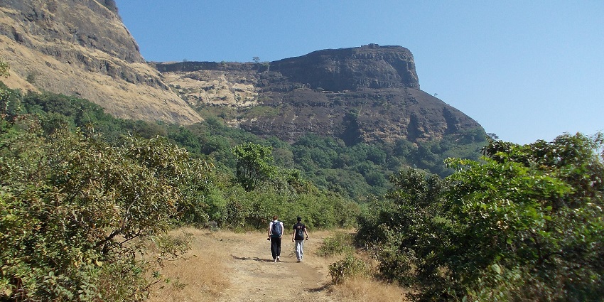 Palghar Fort offers scenic views, trekking trail, and historical exploration.