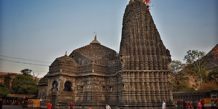 The Trimbakeshwar Temple is one of the popular Shiva temples in Maharashtra with black stone architecture