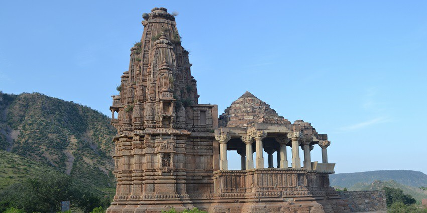 Tulja Bhavani Temple is one of the most popular devi temples in Maharashtra among locals.