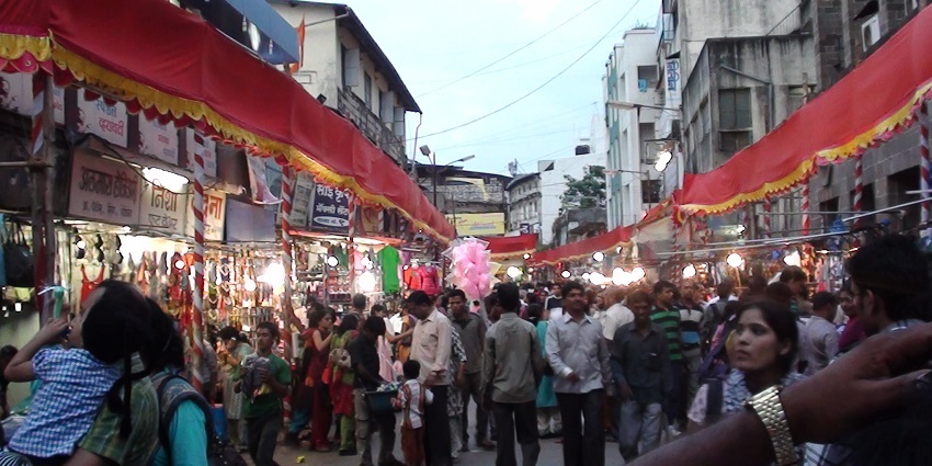 Experience the best of Street Shopping in Pune, at Tulsi Baug