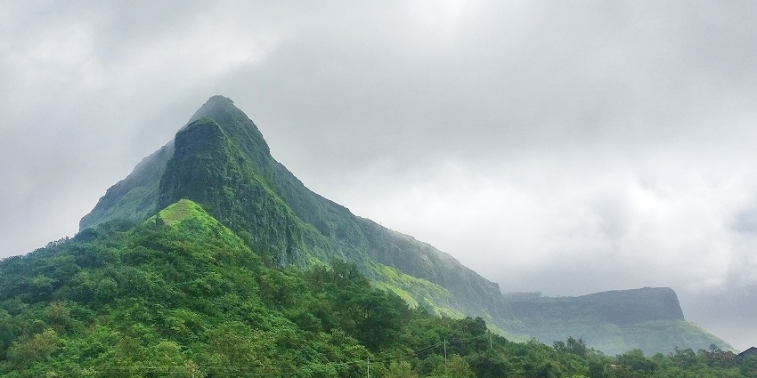 Tunga Fort, is among the best forts in Palghar with commanding views of the surrounding landscape.