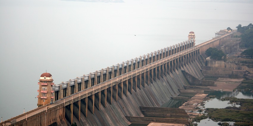Tungabhadra Dam, a place to visit in Hospet, offers scenic views and leisure activities.