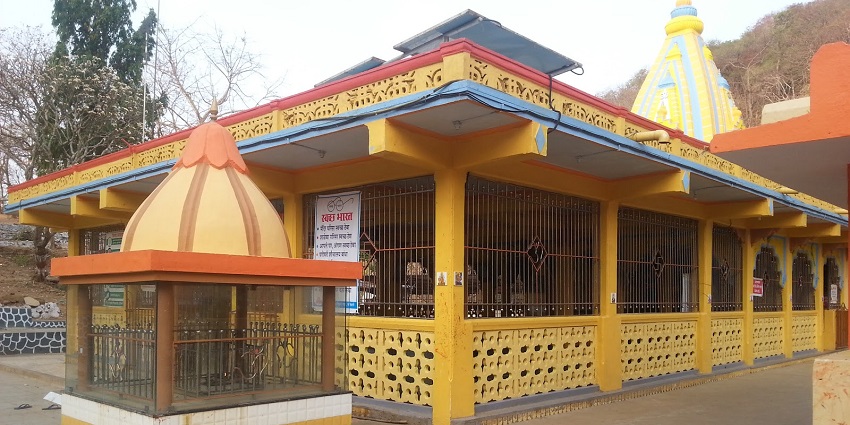Tungareshwar Temple, a key tourist attraction near Ghodbunder Fort.