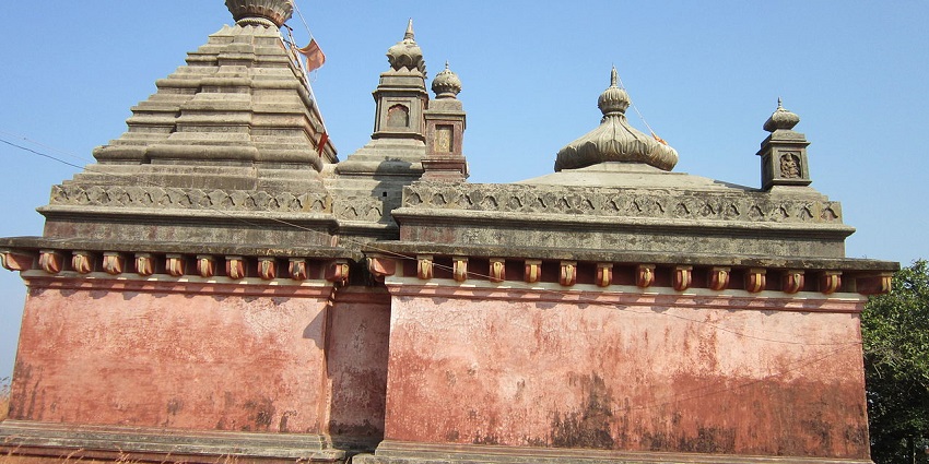 Uddalakeshwar Temple is a calm temple with beautiful architecture and spirituality.