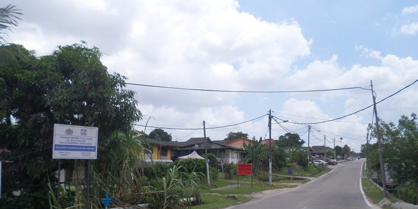 A road leading to Ujire Village, a peaceful place to visit near Dharmasthala.