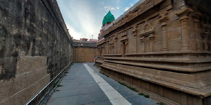 Perumal Temple, a symbol of divine omnipresence near Kailasanathar Temple.