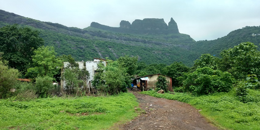 The Valley with lush greenery, is the perfect place to visit in Kalyan for couples