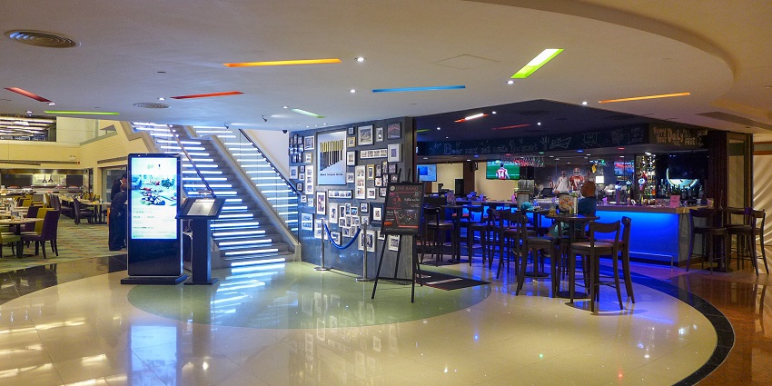 Underdoggs Sports Bar with big screens and hearty pub fare.