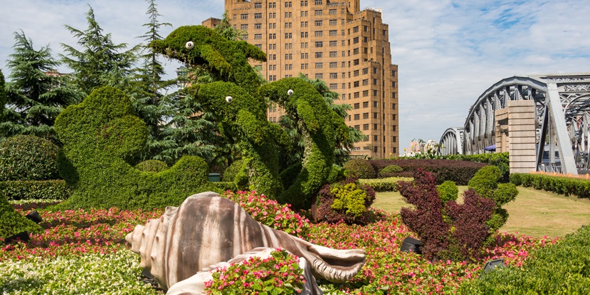 Bund Gardens in Pune, a historic site and one of the best things to see in Pune.