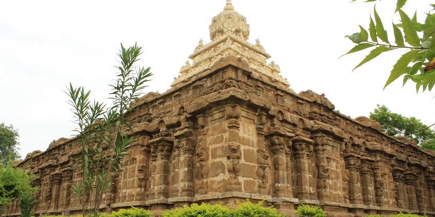 Experience the divine energy in the Perumal temple near the Ekambaranathar temple
