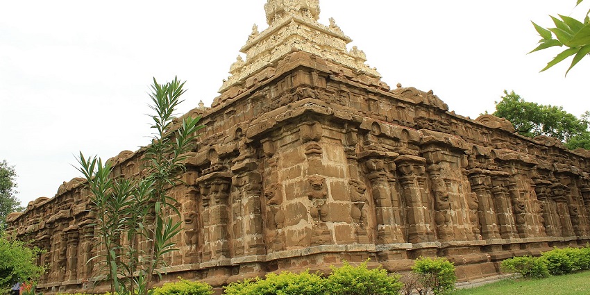 An image of Vaikunta Perumal temple, with scenic view.