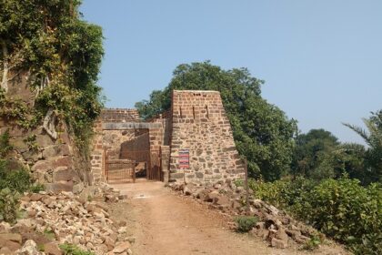 Vairagad Fort, nestled by rivers, showcases Maharashtra's cultural heritage.