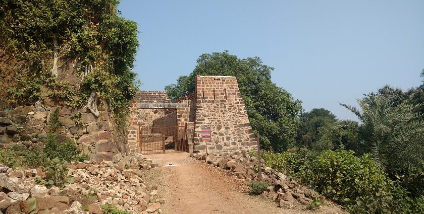 Vairagad Fort, nestled by rivers, showcases Maharashtra's cultural heritage.