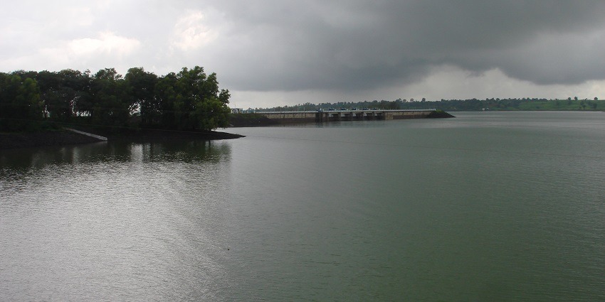Vaitarna River is surrounded by greenery, a popular spot near the Tansa Wildlife Sanctuary.