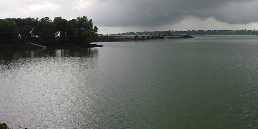 Scenic view of Vaitarna Dam showcasing its beauty