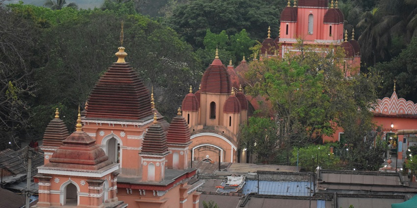 A group of temples surrounded by the lush green landscape—places to visit in Nagapattinam