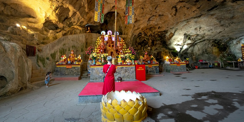 An image of Vallam Hill Cave Temple, one of the best places to visit in Chengalpattu.