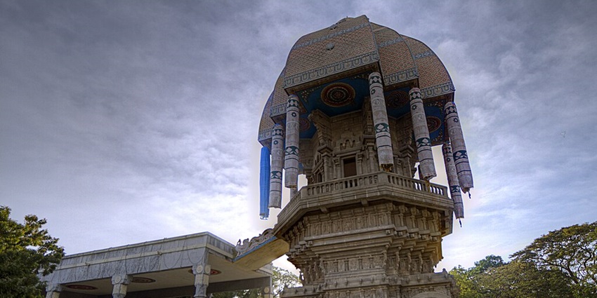 A glimps of the workmanship of the unique monument near Ashtalakshmi Temple.