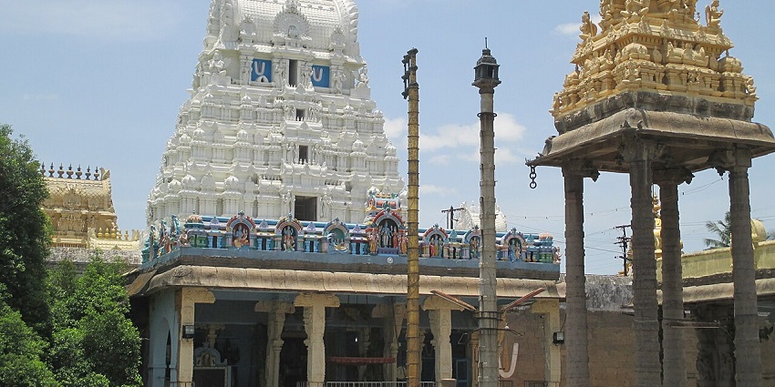 View of the structure of Varadaraja Perumal Temple, an important tourist attraction in Kanchipuram.
