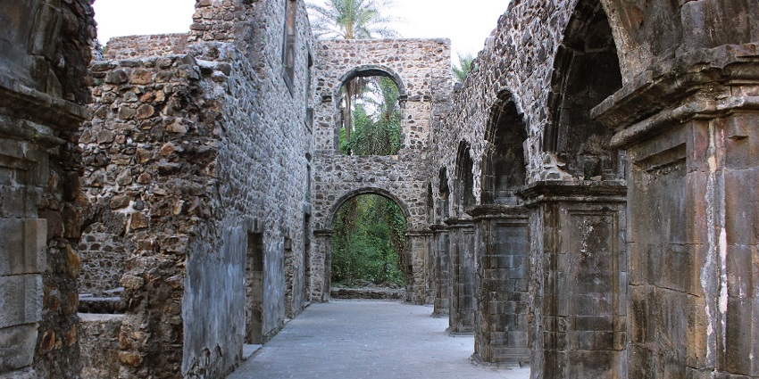 A quaint view of the famous Vasai Fort, one of the popular forts in Maharashtra.