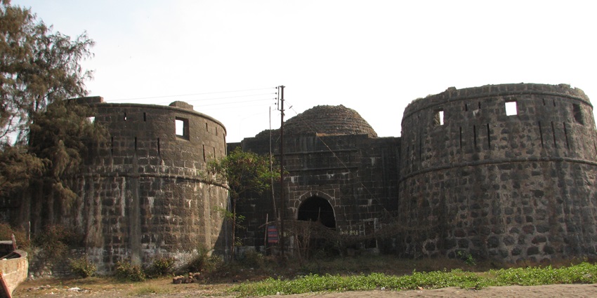 A view of the Vasantgad Fort, one of the top places to visit near Karad, Maharashtra.