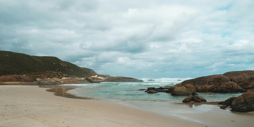 Surrounded by clear water, this beautiful attraction offers an ideal spot for birdwatching.